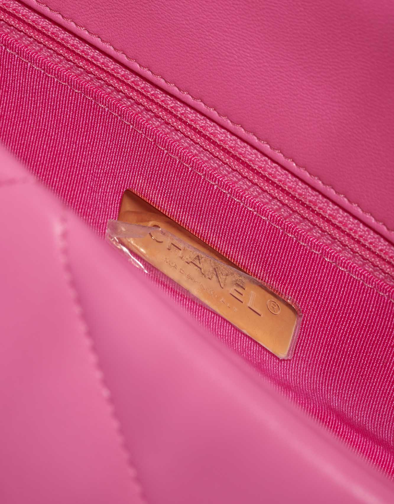 Pre-owned Chanel bag 19 Large Flap Bag Lamb Rose Rose Logo | Sell your designer bag on Saclab.com