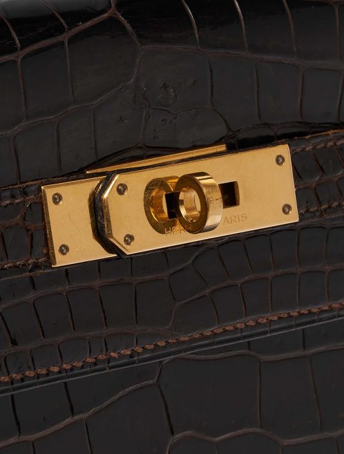 Pre-owned Hermès bag Kelly 32 Porosus Crocodile Dark Brown Brown Closing System | Sell your designer bag on Saclab.com