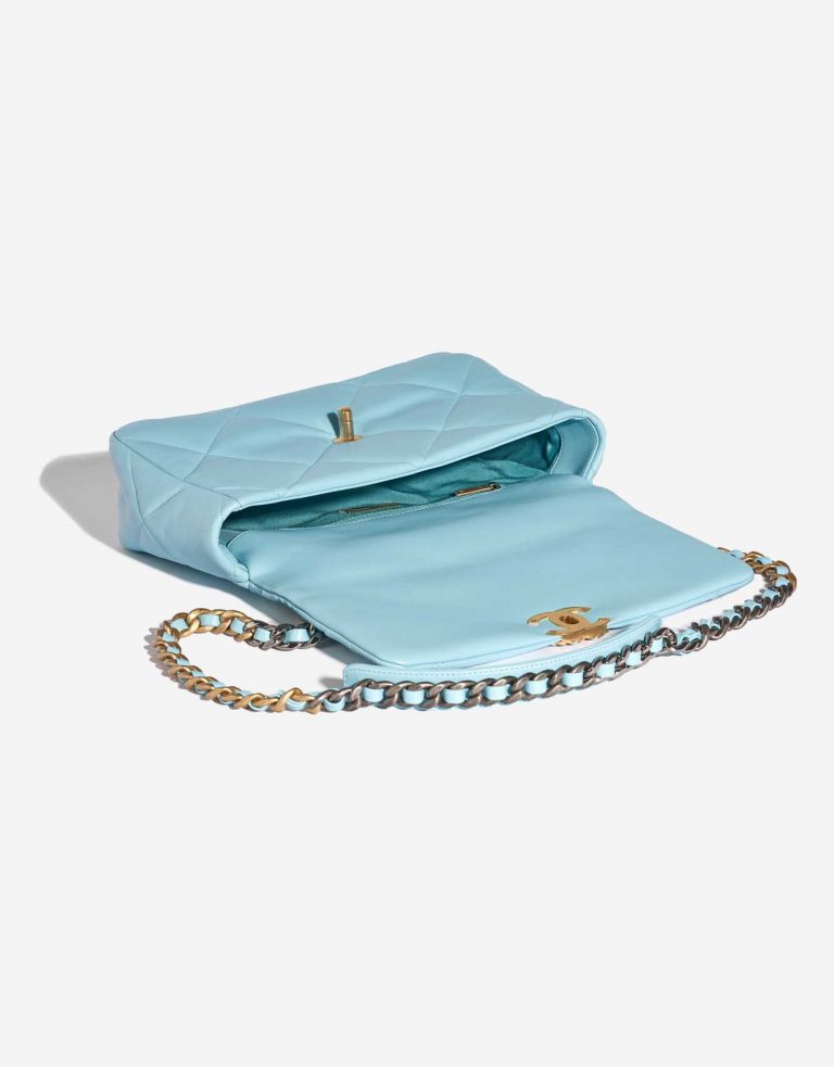 Sac Chanel d'occasion 19 Large à rabat Sac Lamb Tiffany Blue Inside | Vendez votre sac de créateur sur Saclab.com