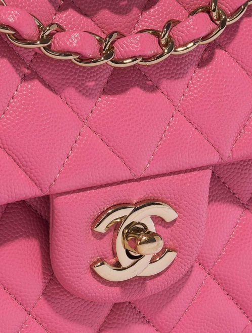 Pre-owned Chanel bag Timeless Medium Caviar Pink Pink Closing System | Sell your designer bag on Saclab.com