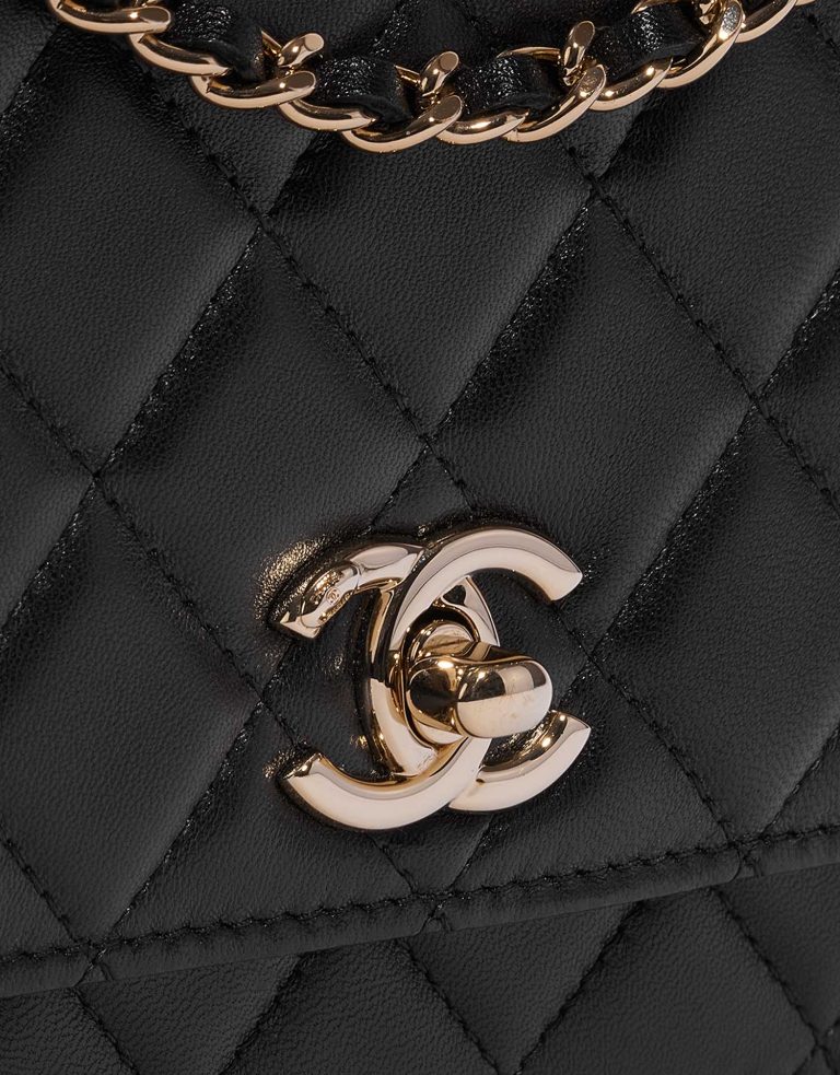 Pre-owned Chanel bag Trendy WOC Lamb Black Black Closing System | Sell your designer bag on Saclab.com