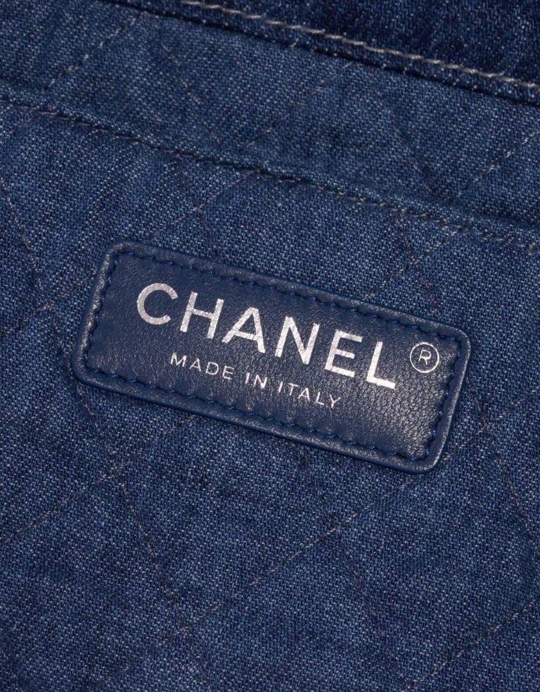 Pre-owned Chanel bag Shopping Tote Denim Blue Blue Logo | Sell your designer bag on Saclab.com