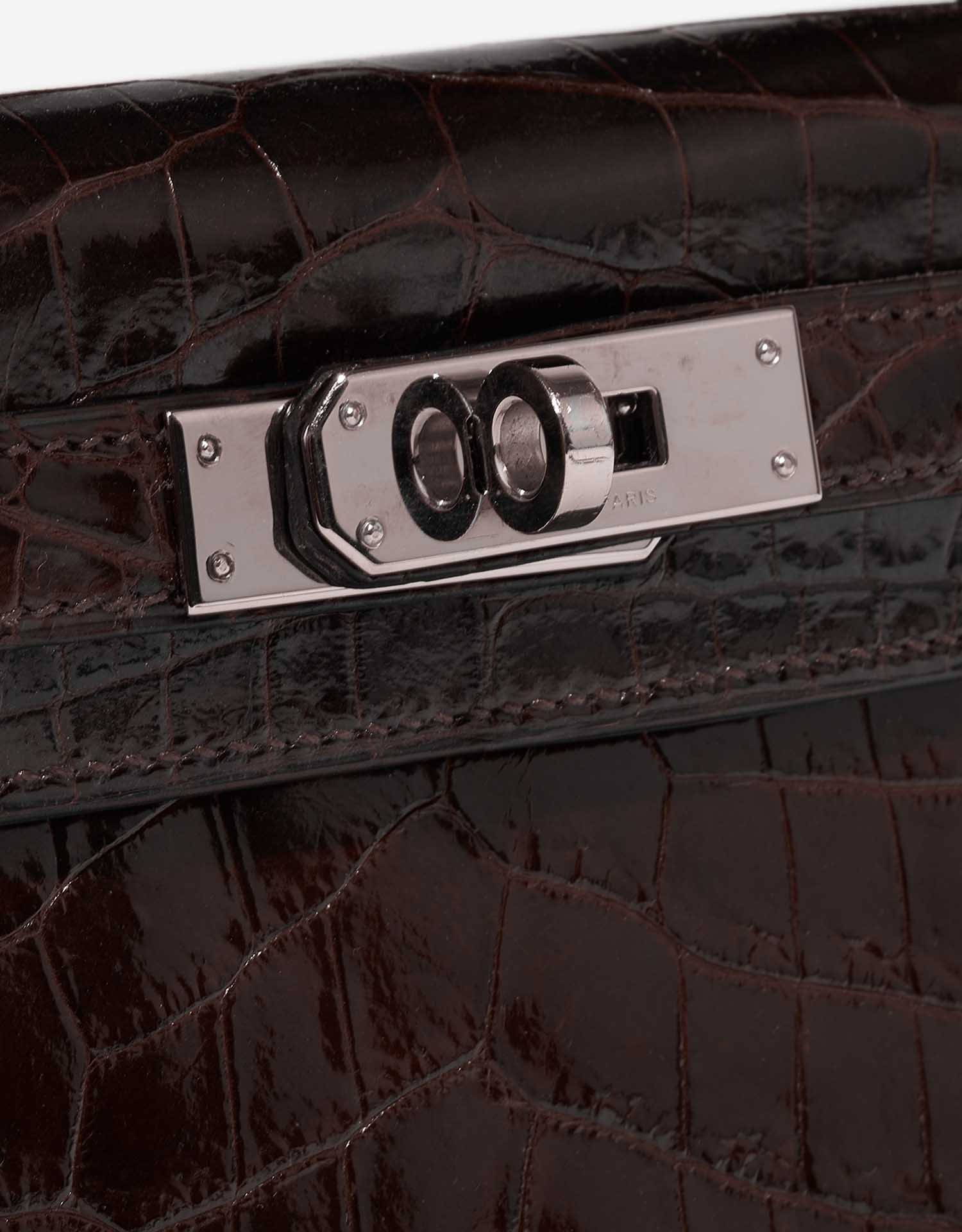 Gebrauchte Hermès Tasche Kelly Cut Clutch Niloticus Crocodile Chocolat Brown Schließsystem | Verkaufen Sie Ihre Designer-Tasche auf Saclab.com