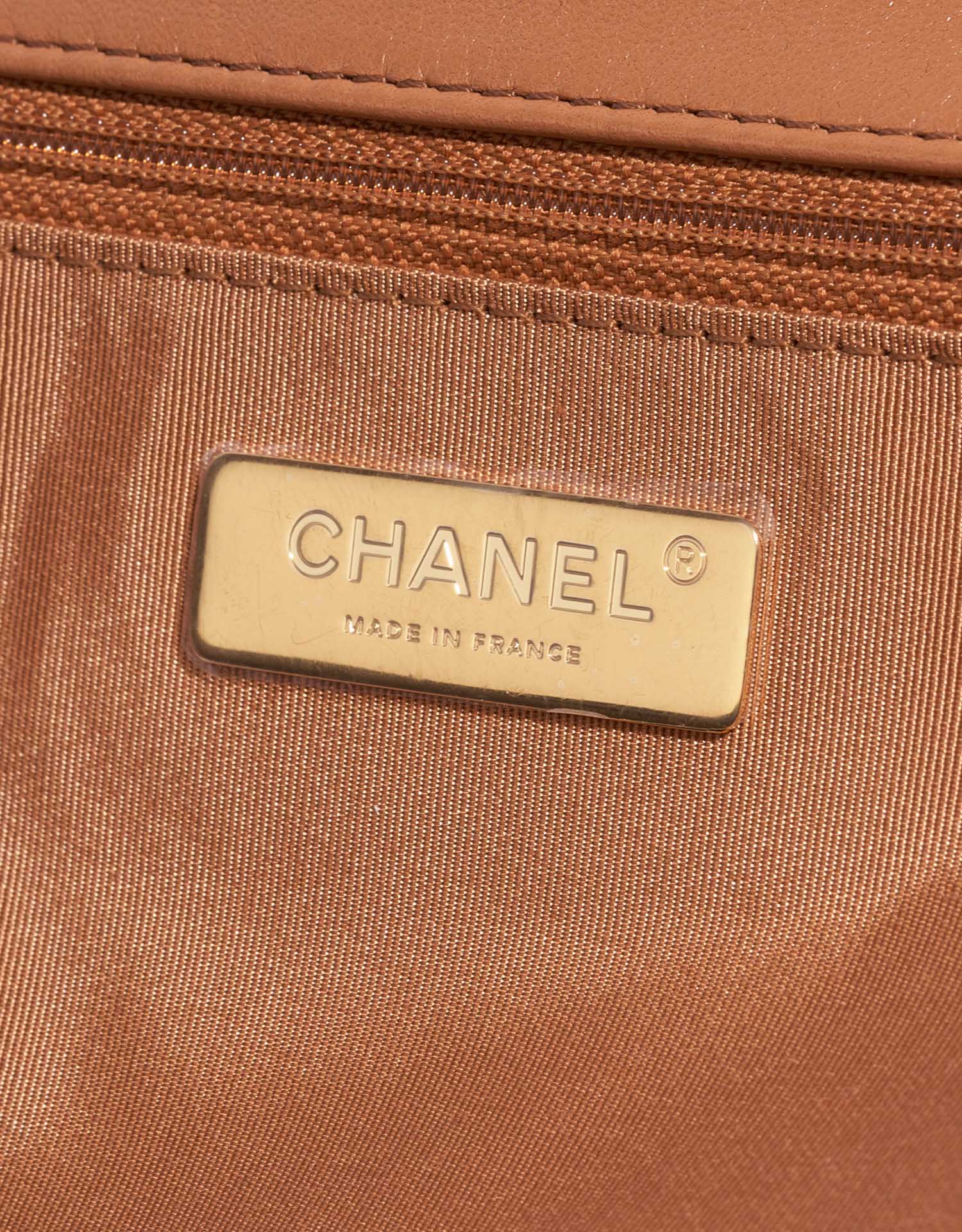 Pre-owned Chanel Tasche 19 Large Flap Bag Lammleder Camel Brown Logo | Verkaufen Sie Ihre Designer-Tasche auf Saclab.com
