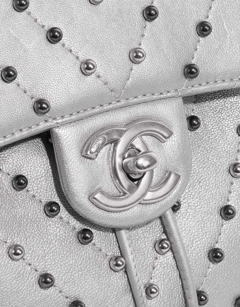 Sac Chanel d'occasion Timeless Sac à dos Veau Argent Argent Système de fermeture | Vendez votre sac de créateur sur Saclab.com