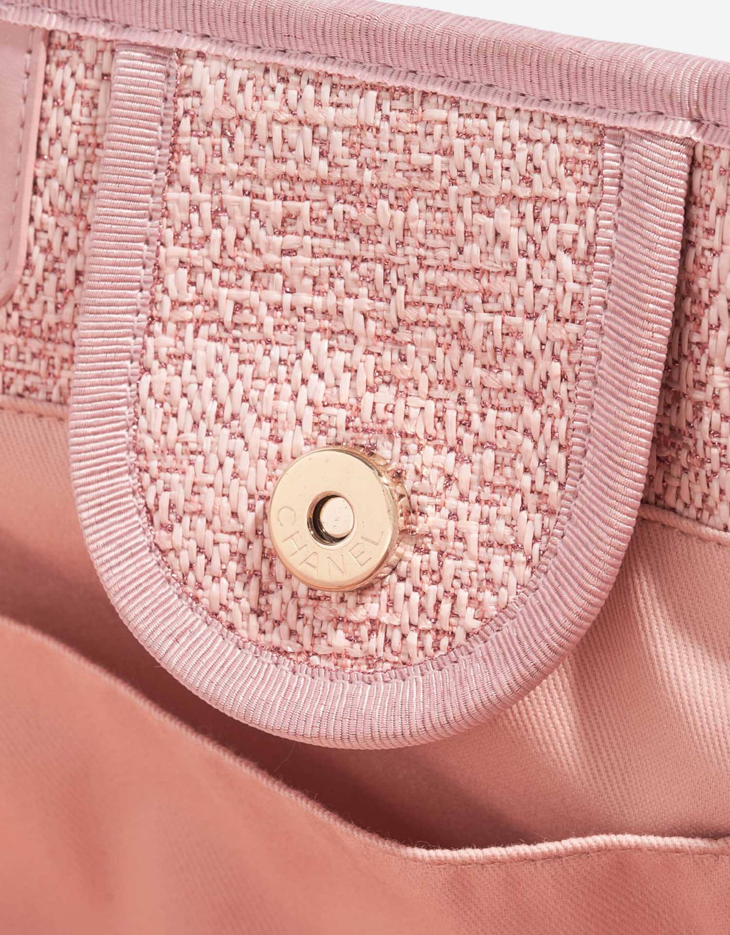 Pre-owned Chanel bag Deauville Medium Tweed Pink Pink Closing System | Sell your designer bag on Saclab.com