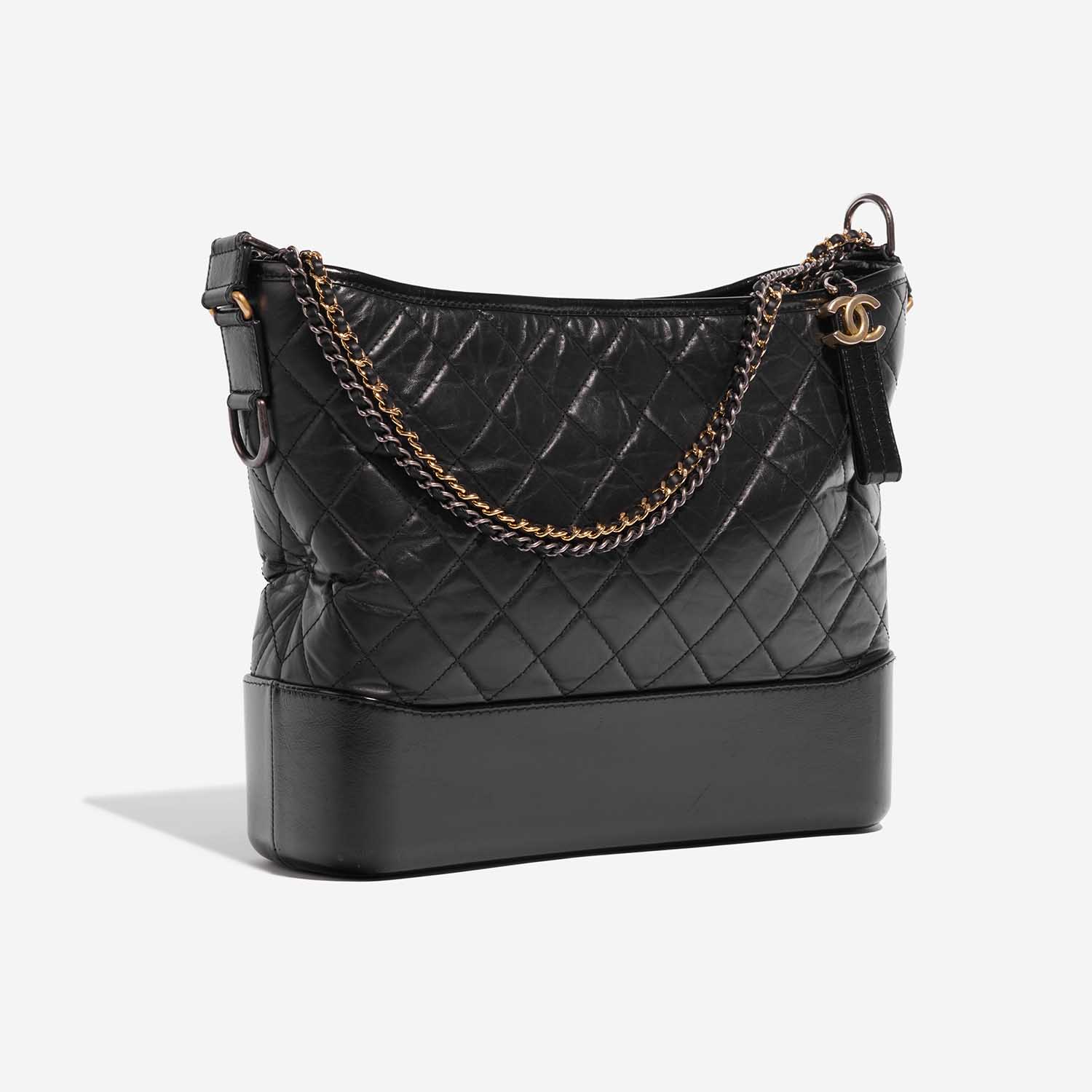 Pre-owned Chanel Tasche Gabrielle Large Kalbsleder Black Black Side Front | Verkaufen Sie Ihre Designer-Tasche auf Saclab.com
