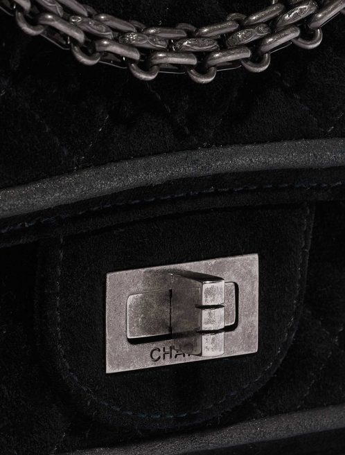 Pre-owned Chanel bag 2.55 Reissue Velvet Black Black Closing System | Sell your designer bag on Saclab.com