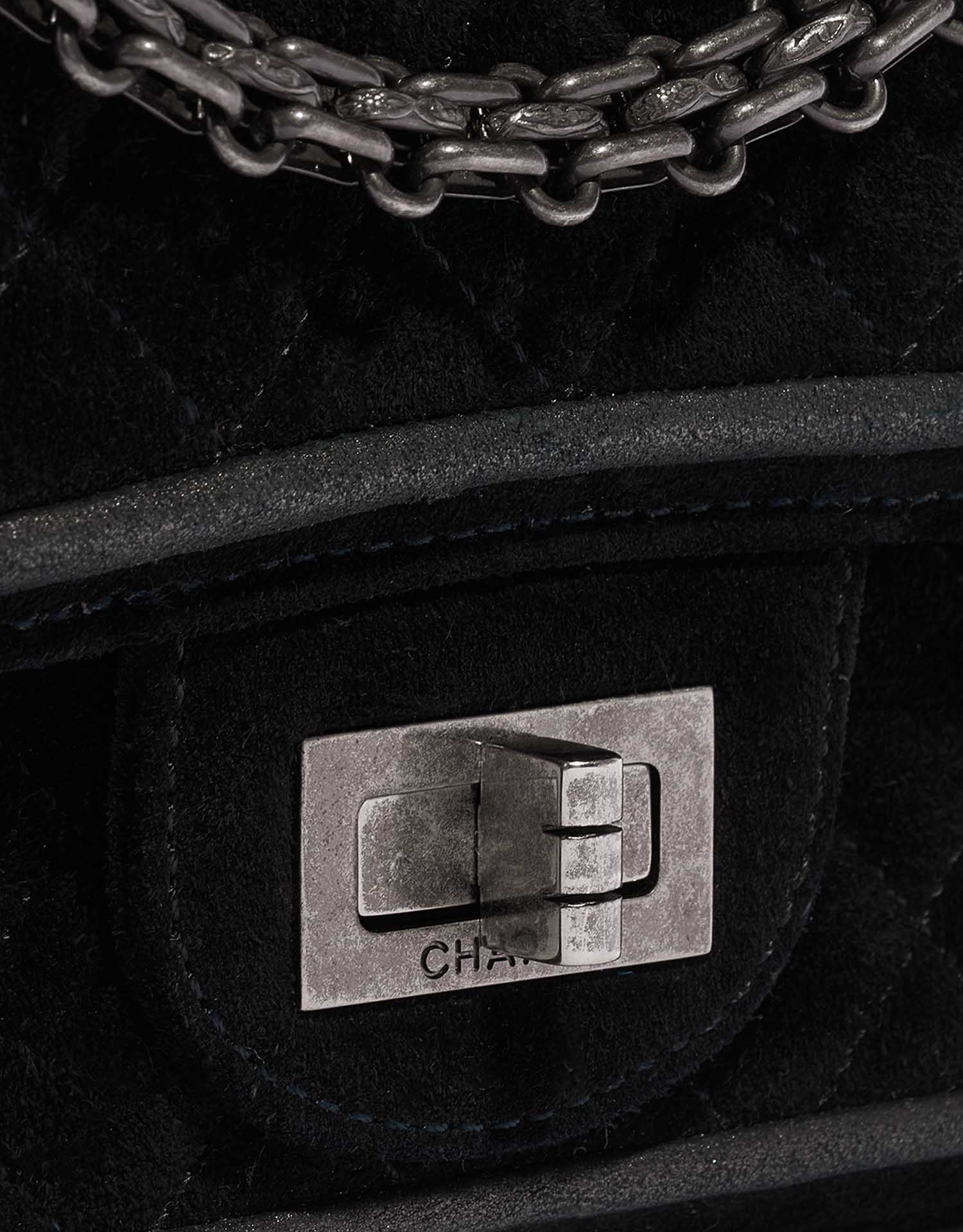 Pre-owned Chanel bag 2.55 Reissue Velvet Black Black Closing System | Sell your designer bag on Saclab.com