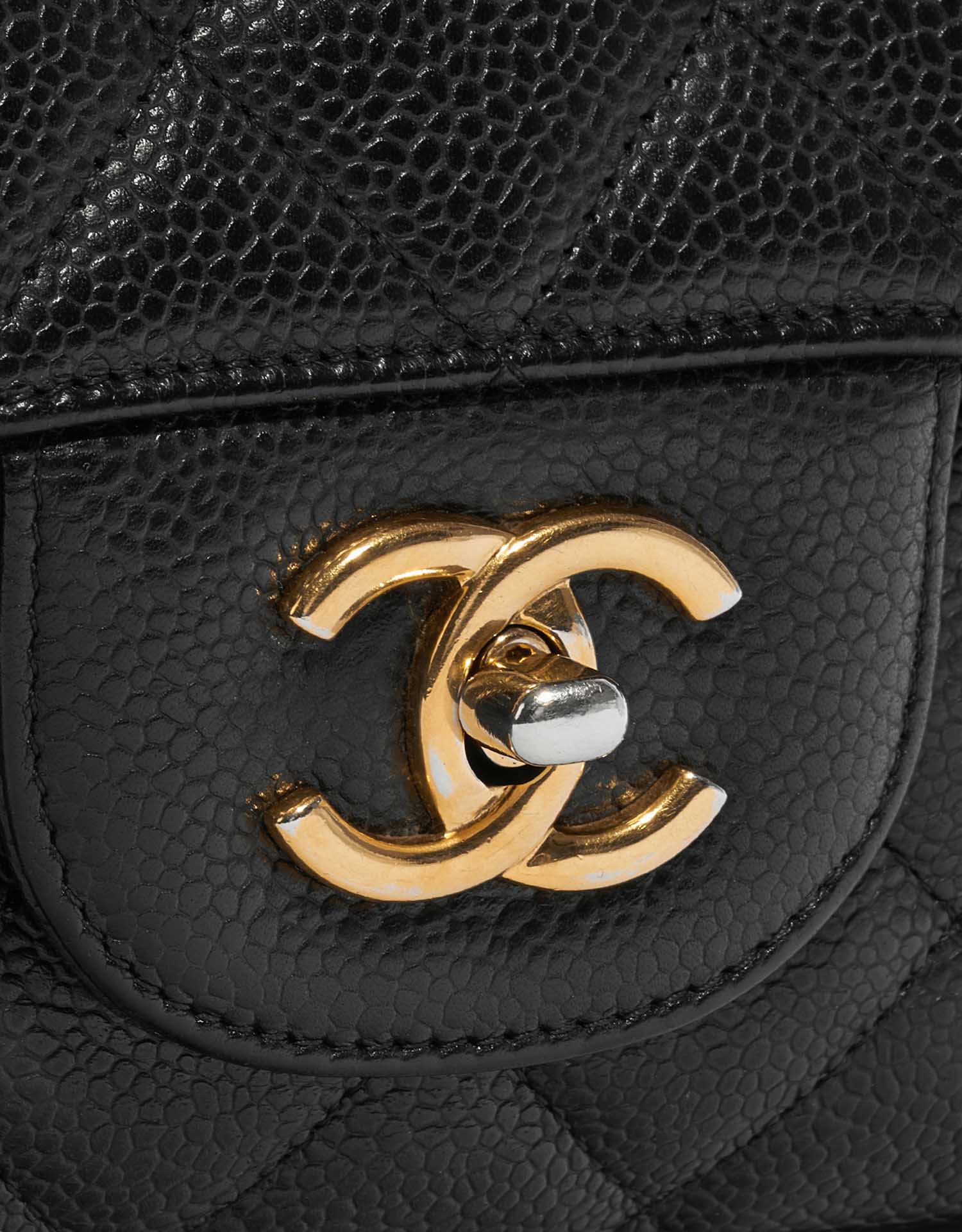 Sac Chanel d'occasion Timeless Maxi Caviar Noir Noir Système de fermeture | Vendez votre sac de créateur sur Saclab.com