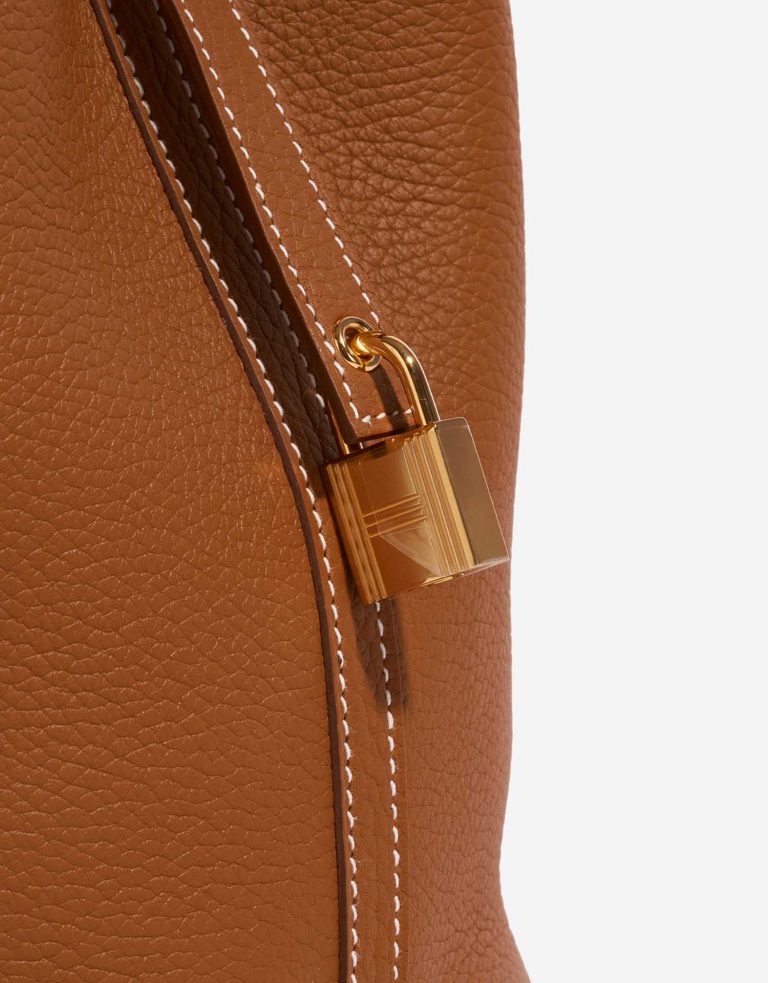 Pre-owned Hermès bag Picotin 18 Taurillon Clemence Gold Brown Closing System | Sell your designer bag on Saclab.com