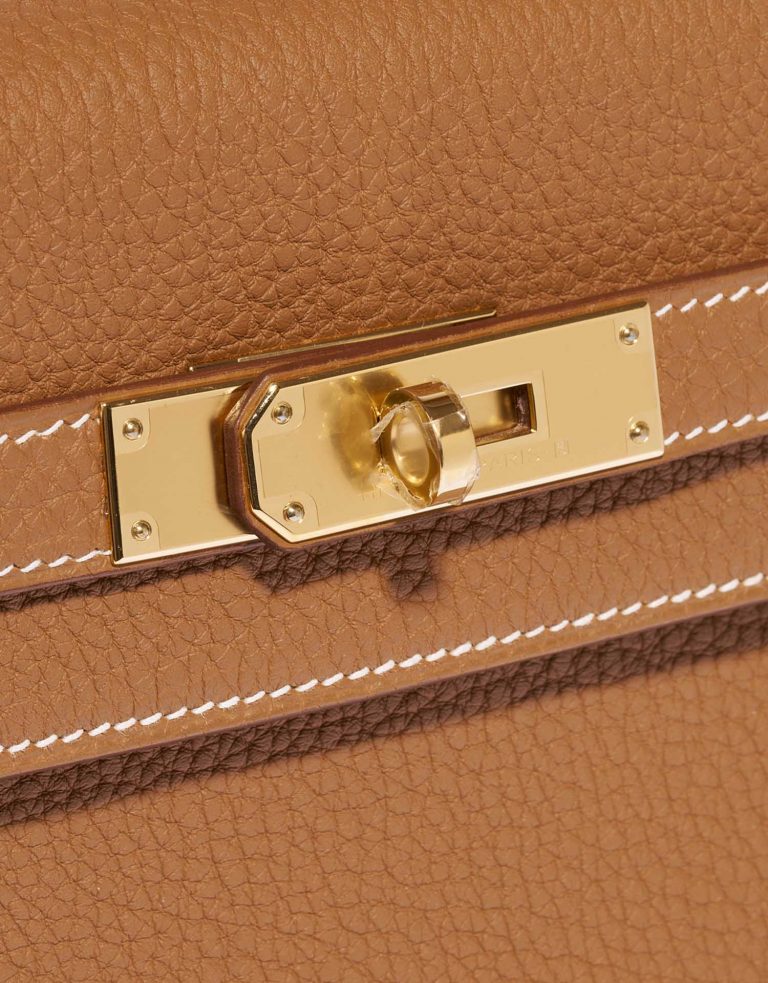 Pre-owned Hermès bag Kelly 32 Togo Gold Brown Closing System | Sell your designer bag on Saclab.com