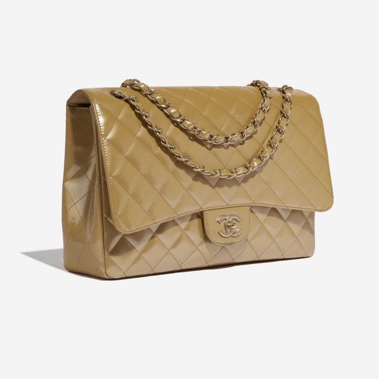 Pre-owned Chanel Tasche Timeless Maxi Patent Leder Beige Beige Side Front | Verkaufen Sie Ihre Designer-Tasche auf Saclab.com