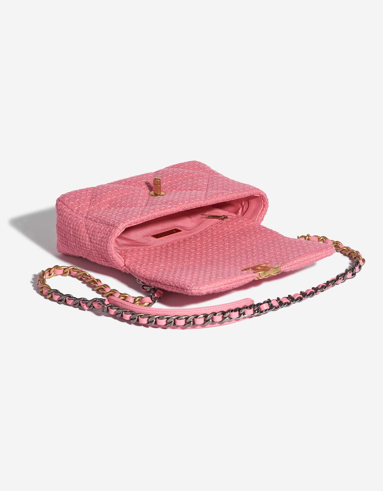 Pre-owned Chanel bag 19 Flap Bag Tweed Light Rosé Rose Inside | Sell your designer bag on Saclab.com