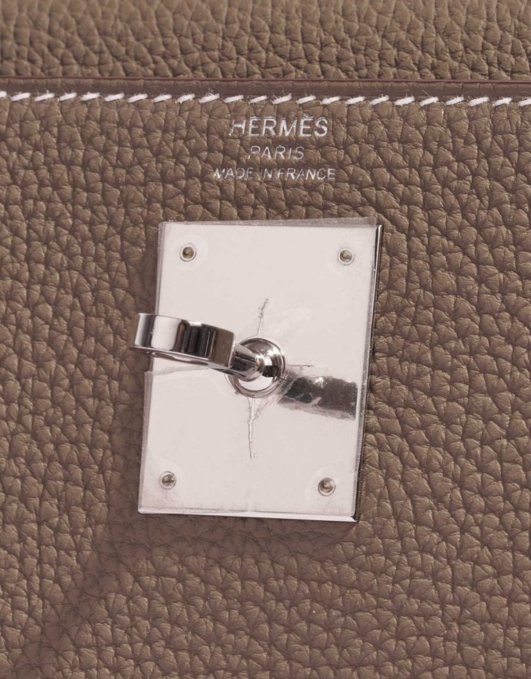 Pre-owned Hermès bag Kelly 28 Togo Etoupe Brown Logo | Sell your designer bag on Saclab.com