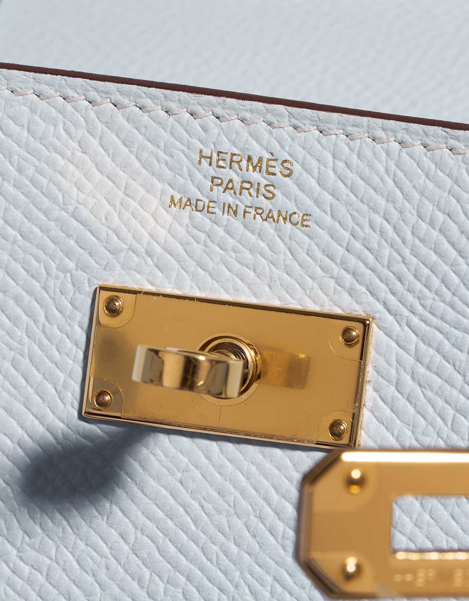 Gebrauchte Hermès Tasche Kelly To Go Epsom Blau Brume Blue Logo | Verkaufen Sie Ihre Designer-Tasche auf Saclab.com