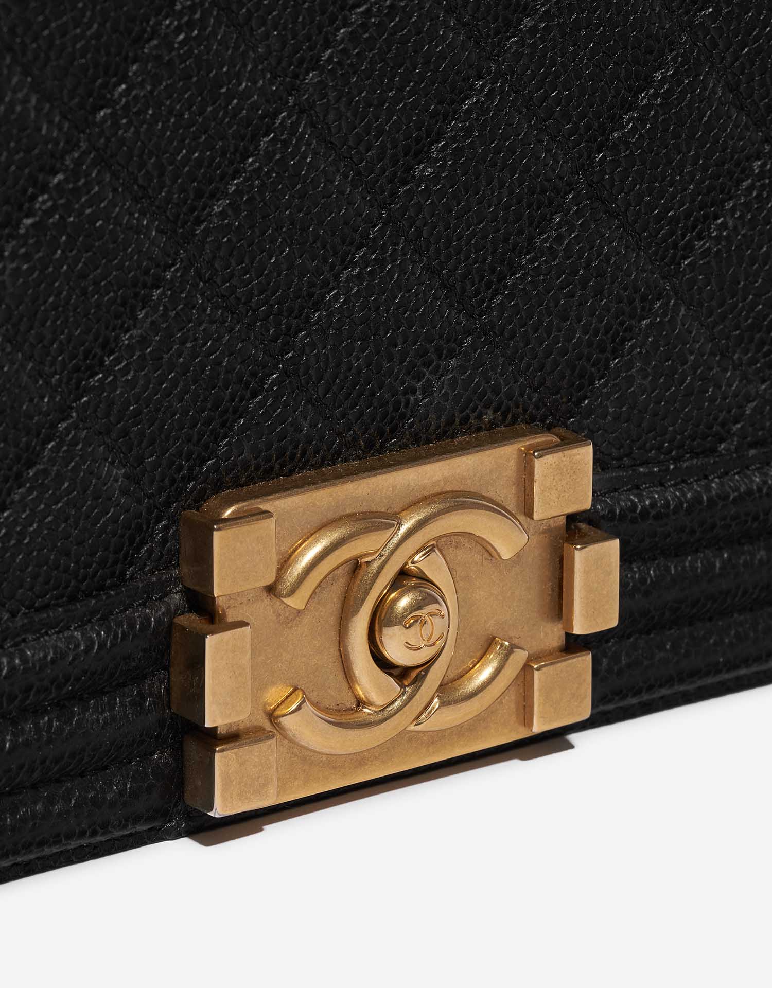 Pre-owned Chanel bag Boy Old Medium Caviar Black Black Closing System | Sell your designer bag on Saclab.com