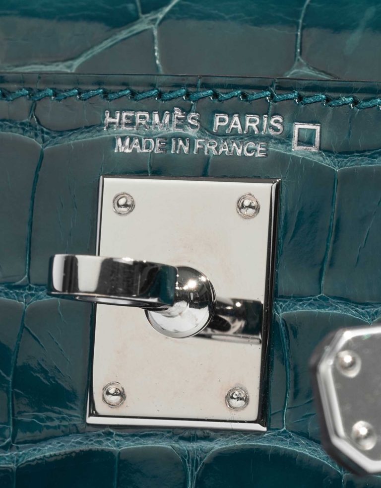 Sac d'occasion Hermès Kelly Mini Alligator Vert Bosphore Bleu Logo | Vendez votre sac de créateur sur Saclab.com