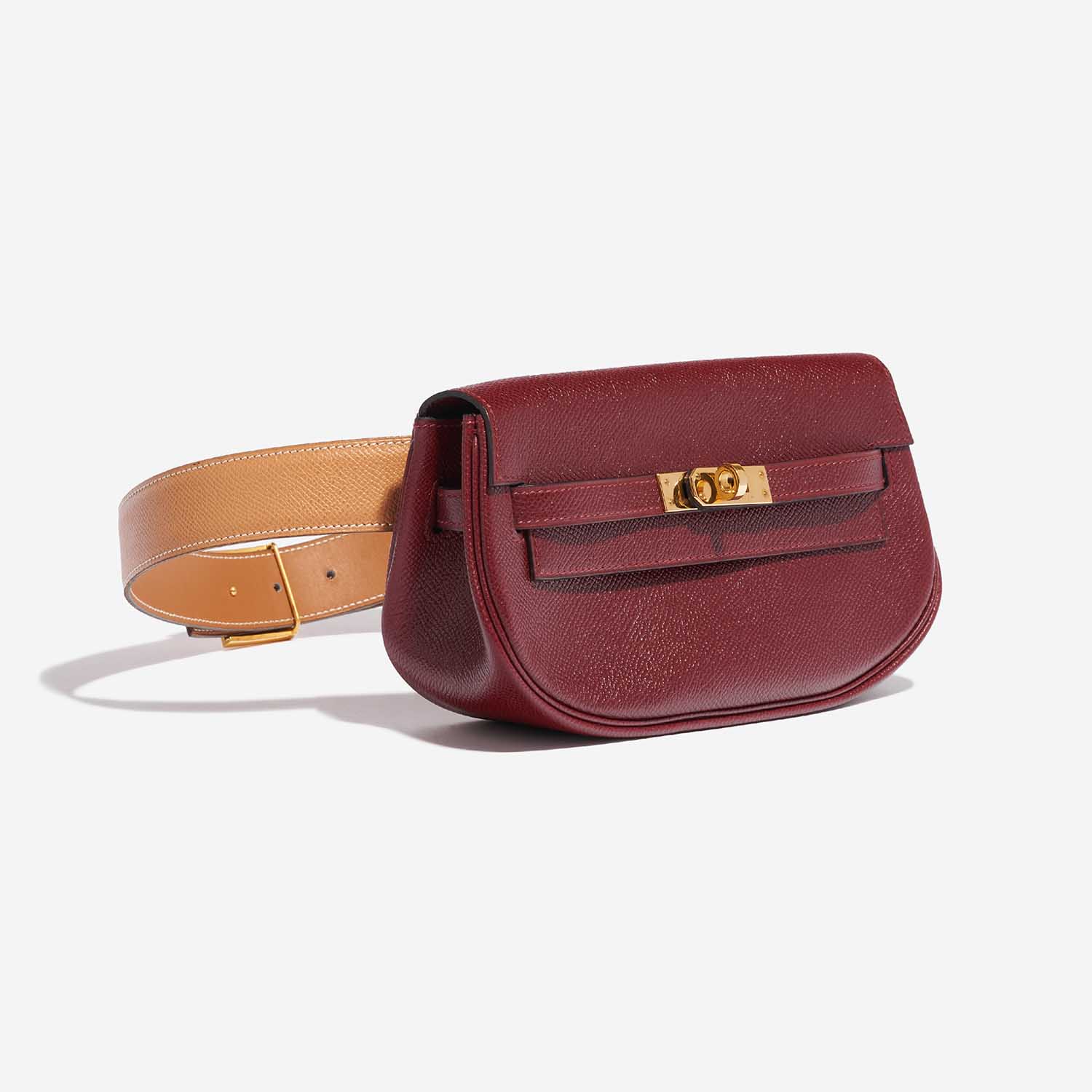Sac Hermès Kelly Pochette Courchevel Bordeaux / Gold Brown, Red Side Front | Vendez votre sac de créateur sur Saclab.com