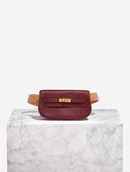 Pre-owned Hermès bag Kelly Pochette Courchevel Bordeaux / Gold Brown, Red Front | Sell your designer bag on Saclab.com