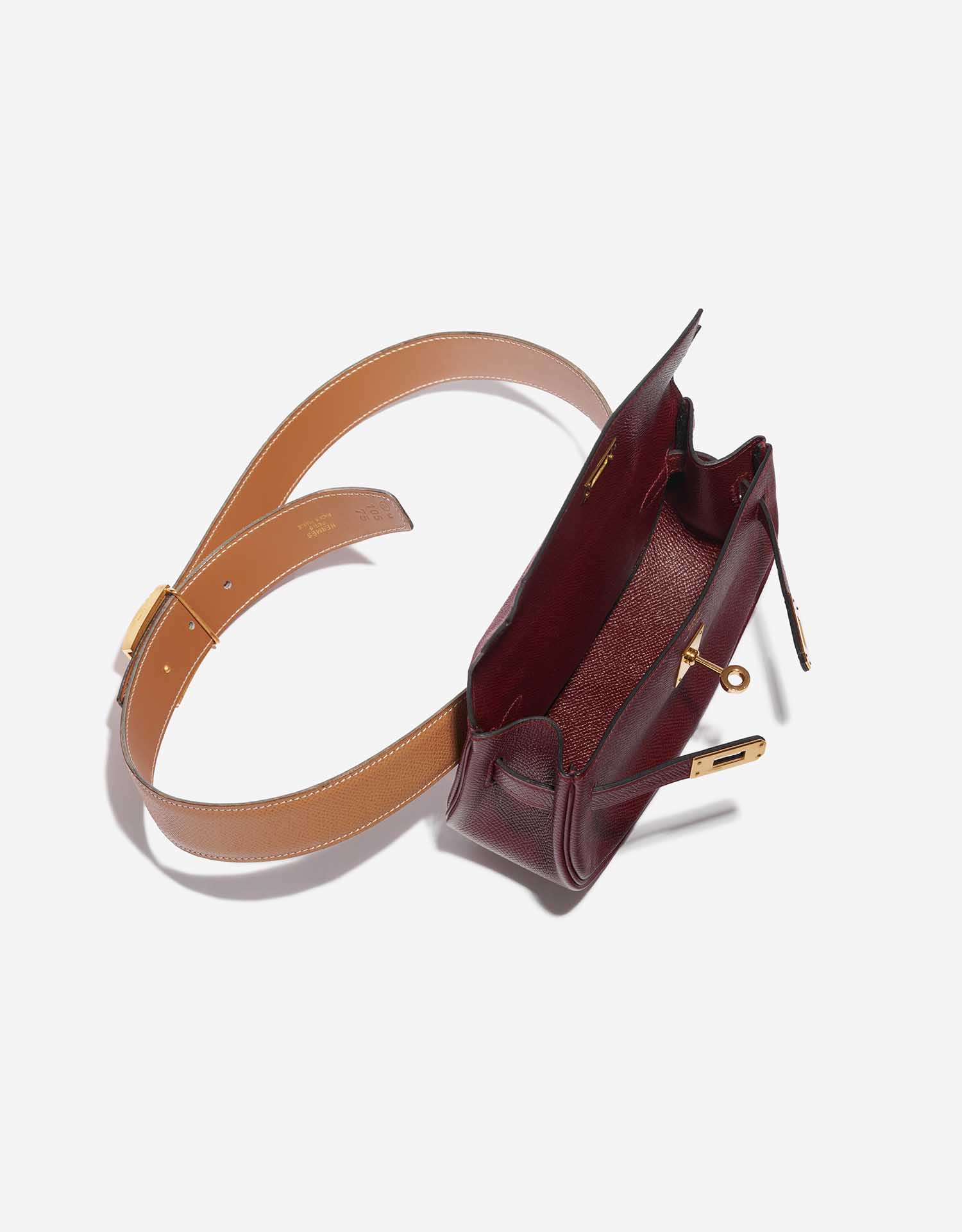 Pre-owned Hermès bag Kelly Pochette Courchevel Bordeaux / Gold Brown, Red Inside | Sell your designer bag on Saclab.com