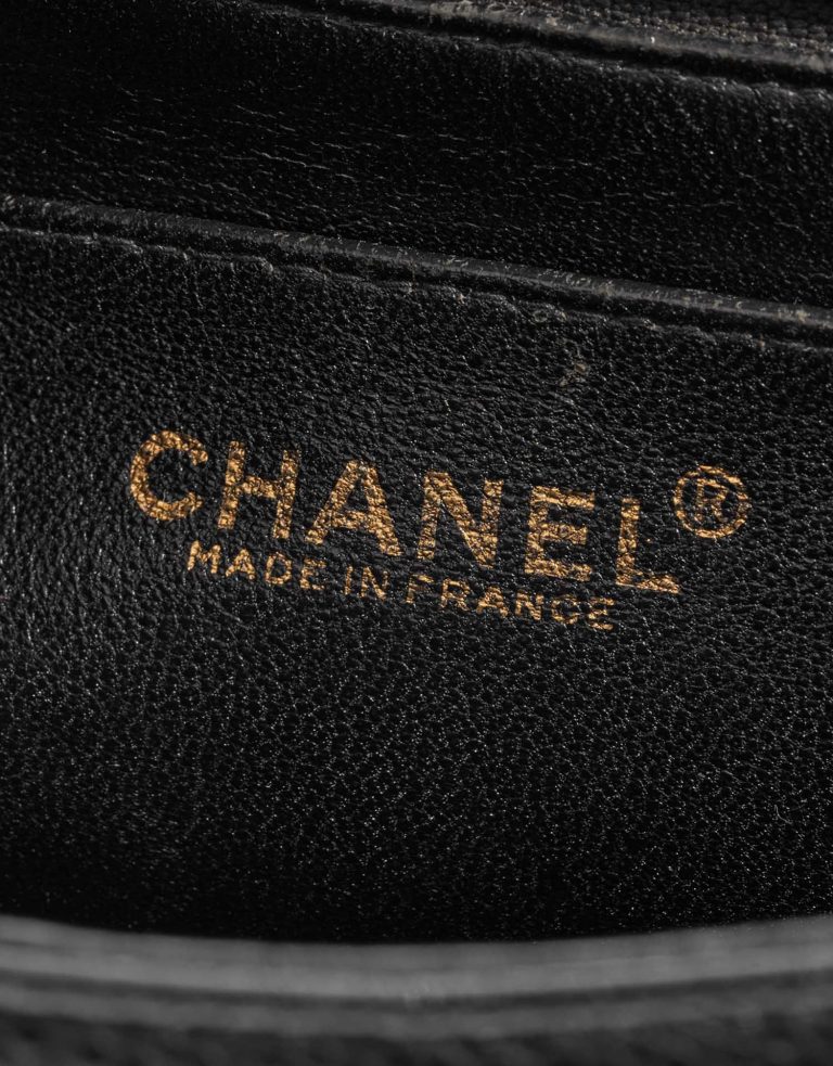 Pre-owned Chanel bag Timeless Handle Medium Caviar Black Black Logo | Sell your designer bag on Saclab.com