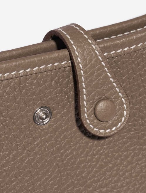 Gebrauchte Hermès Tasche Evelyne 16 Taurillon Clemence Etoupe Braun Verschluss-System | Verkaufen Sie Ihre Designer-Tasche auf Saclab.com