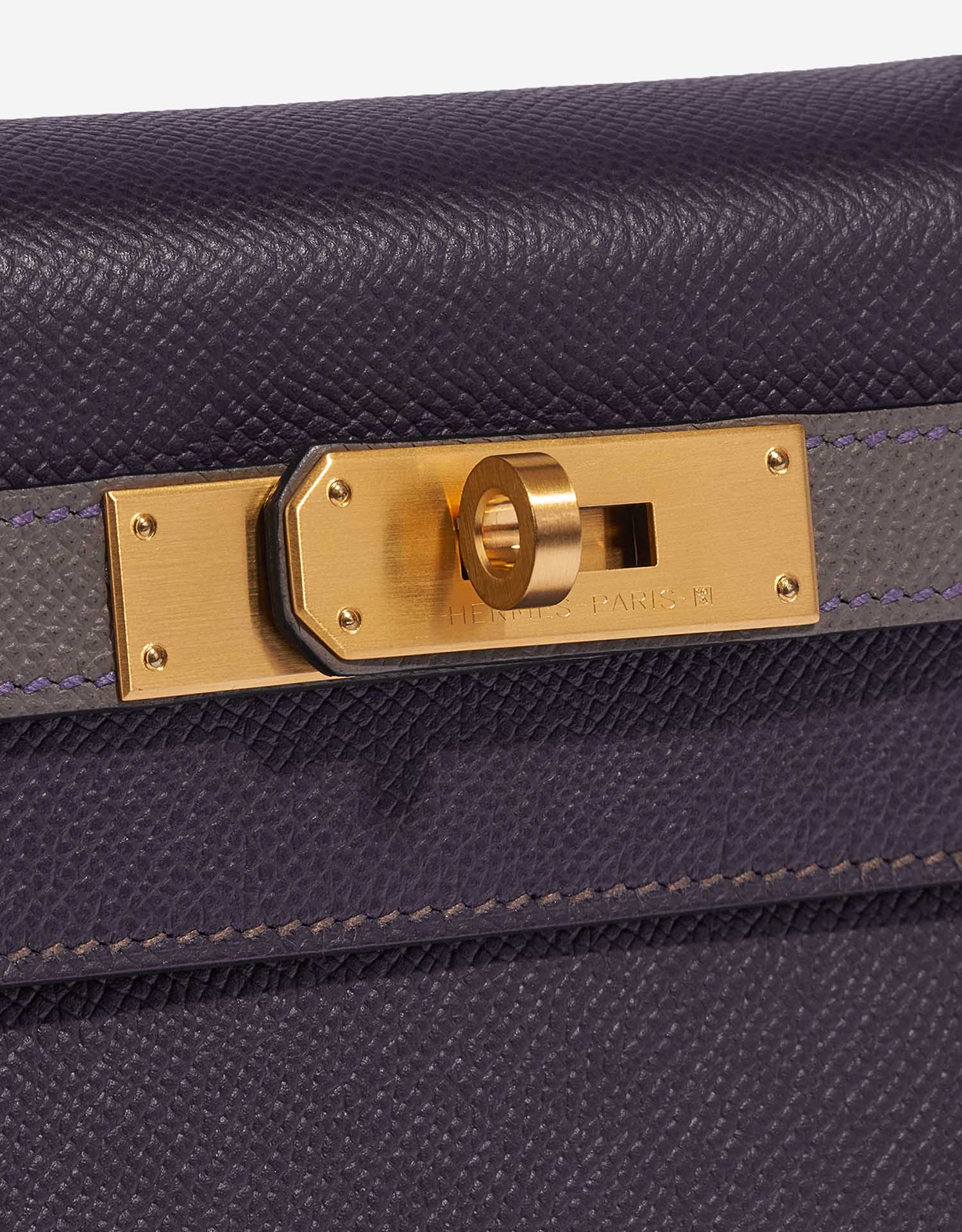 Pre-owned Hermès Tasche Kelly HSS 28 Epsom Raisin / Gris Etain Grey Closing System | Verkaufen Sie Ihre Designer-Tasche auf Saclab.com