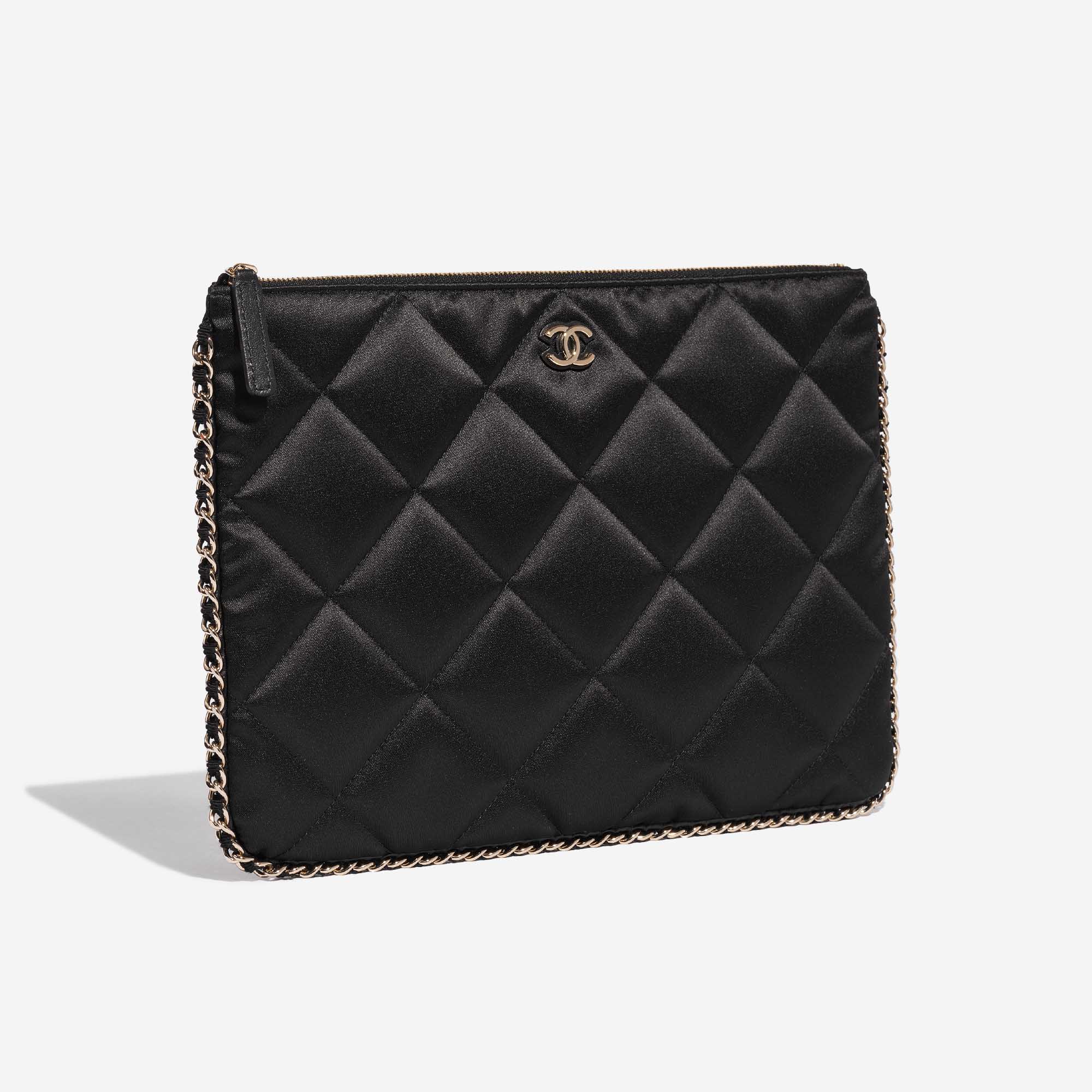 Sac Chanel d'occasion Classique Pochette Silk Black Black Side Front | Vendez votre sac de créateur sur Saclab.com