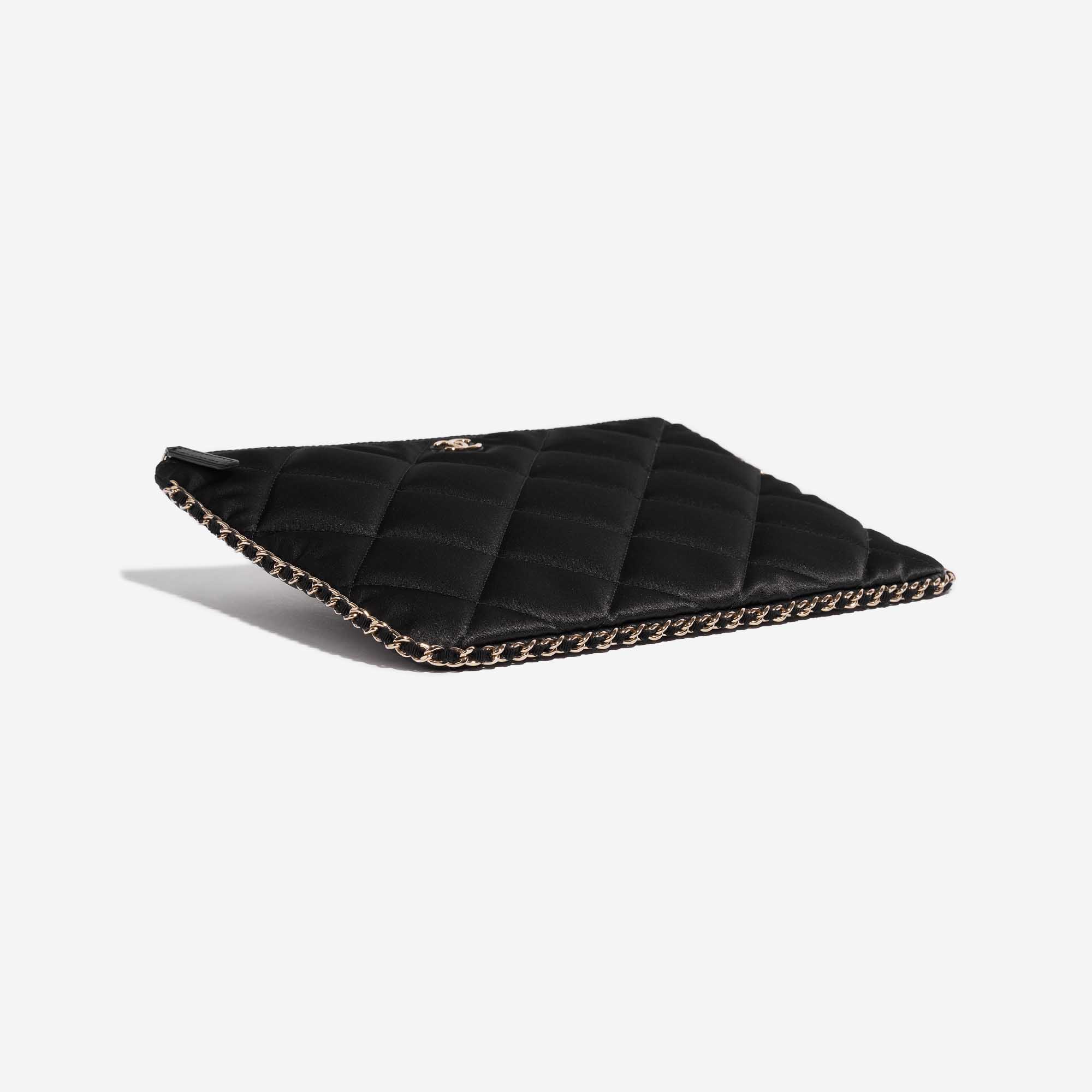 Sac Chanel d'occasion Classique Pochette Silk Black Black Bottom | Vendez votre sac de créateur sur Saclab.com