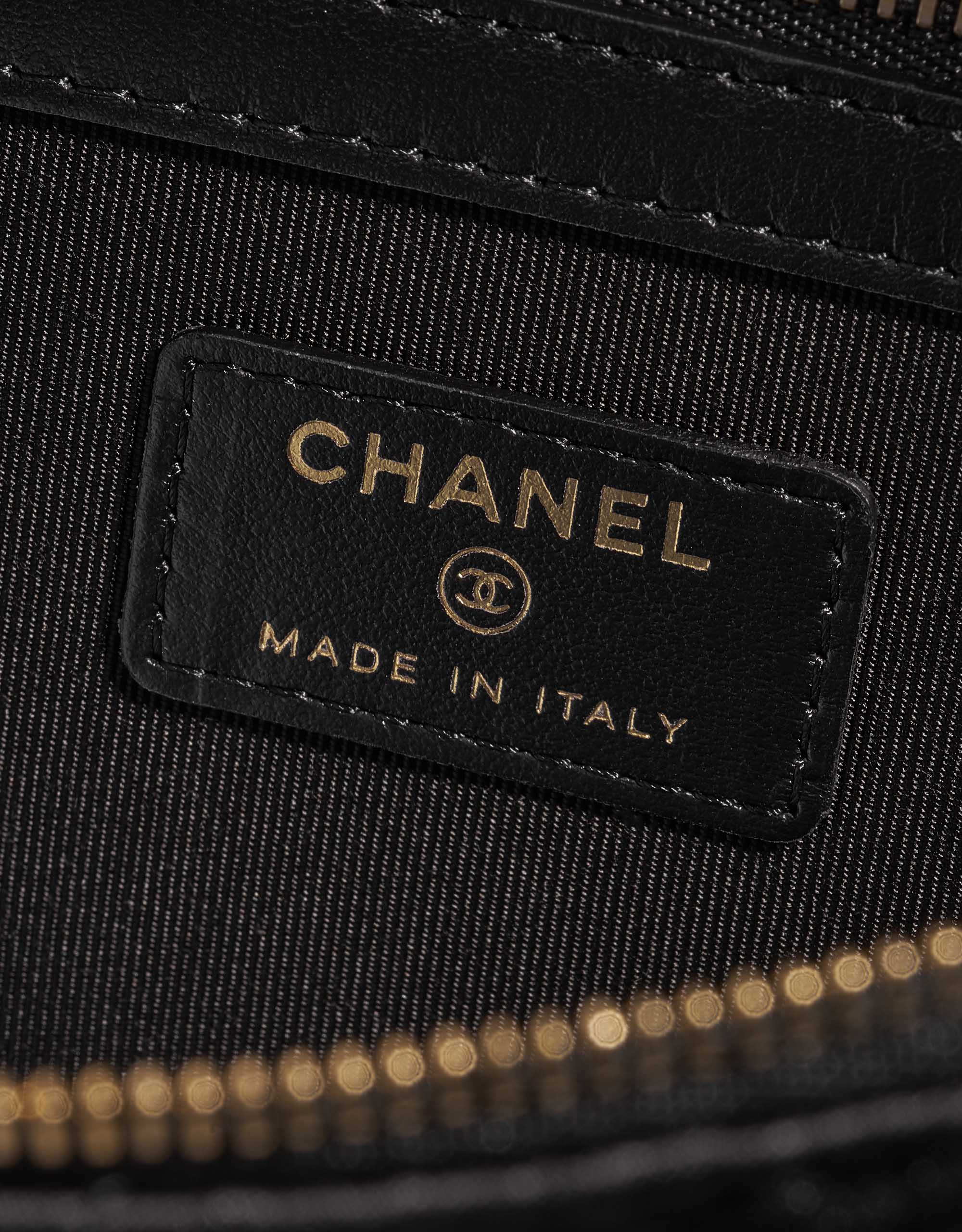 Sac Chanel d'occasion Classique Pochette Silk Black Black Logo | Vendez votre sac de créateur sur Saclab.com