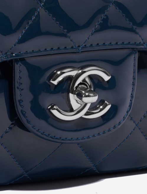 Pre-owned Chanel bag Timeless Maxi Patent Leather Marine Blue Closing System | Sell your designer bag on Saclab.com