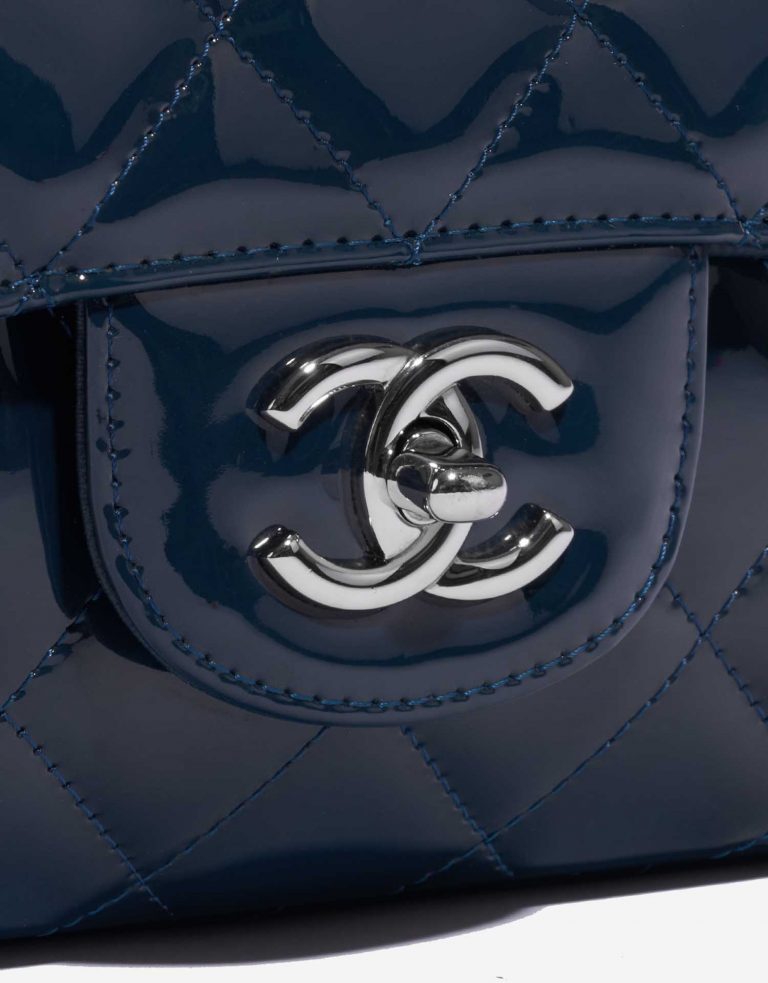 Pre-owned Chanel bag Timeless Maxi Patent Leather Marine Blue Front | Sell your designer bag on Saclab.com