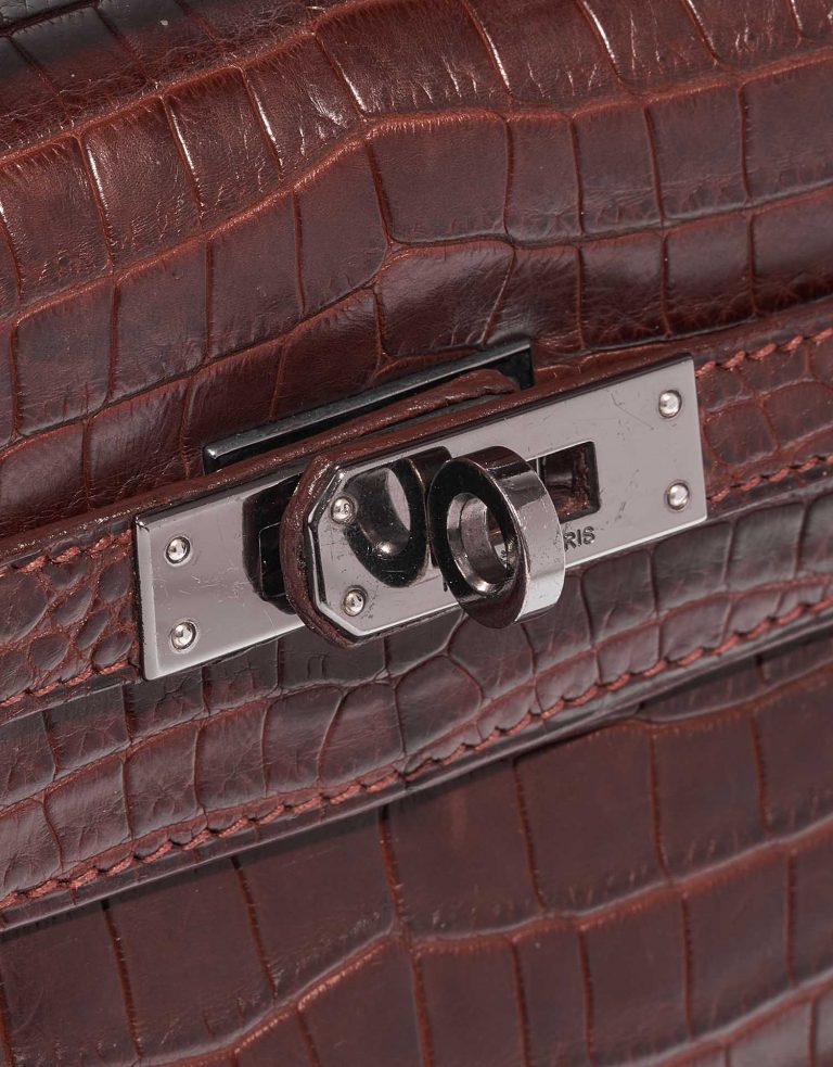 Pre-owned Hermès bag Kelly Pochette Alligator Bourgogne Red Front | Sell your designer bag on Saclab.com