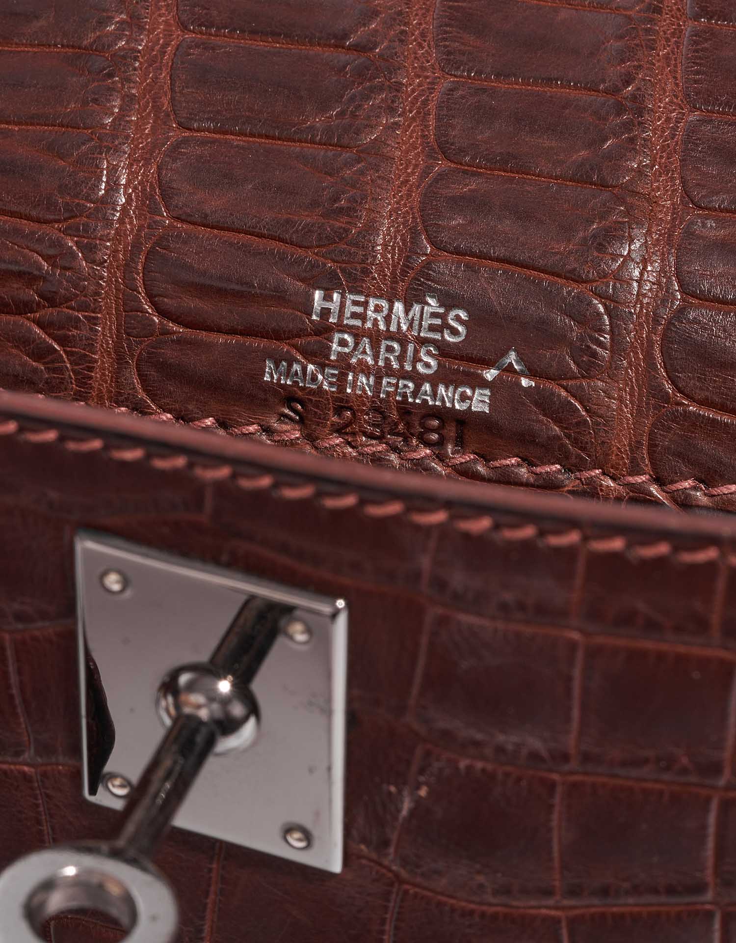 Pre-owned Hermès bag Kelly Pochette Alligator Bourgogne Red Logo | Sell your designer bag on Saclab.com