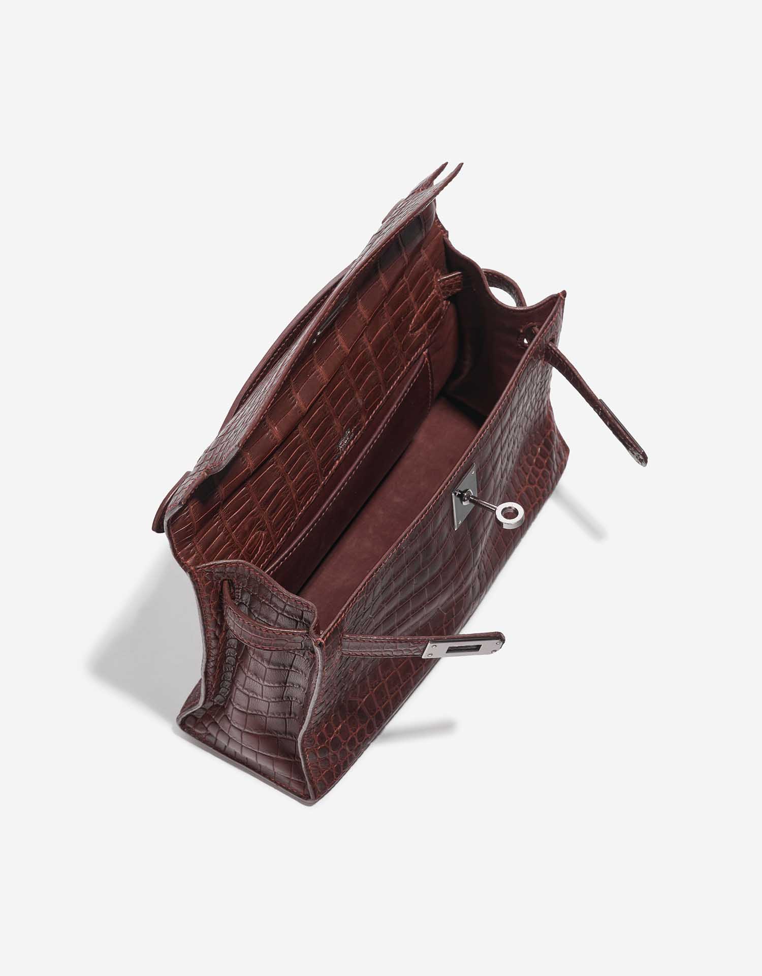 Pre-owned Hermès bag Kelly Pochette Alligator Bourgogne Red Inside | Sell your designer bag on Saclab.com