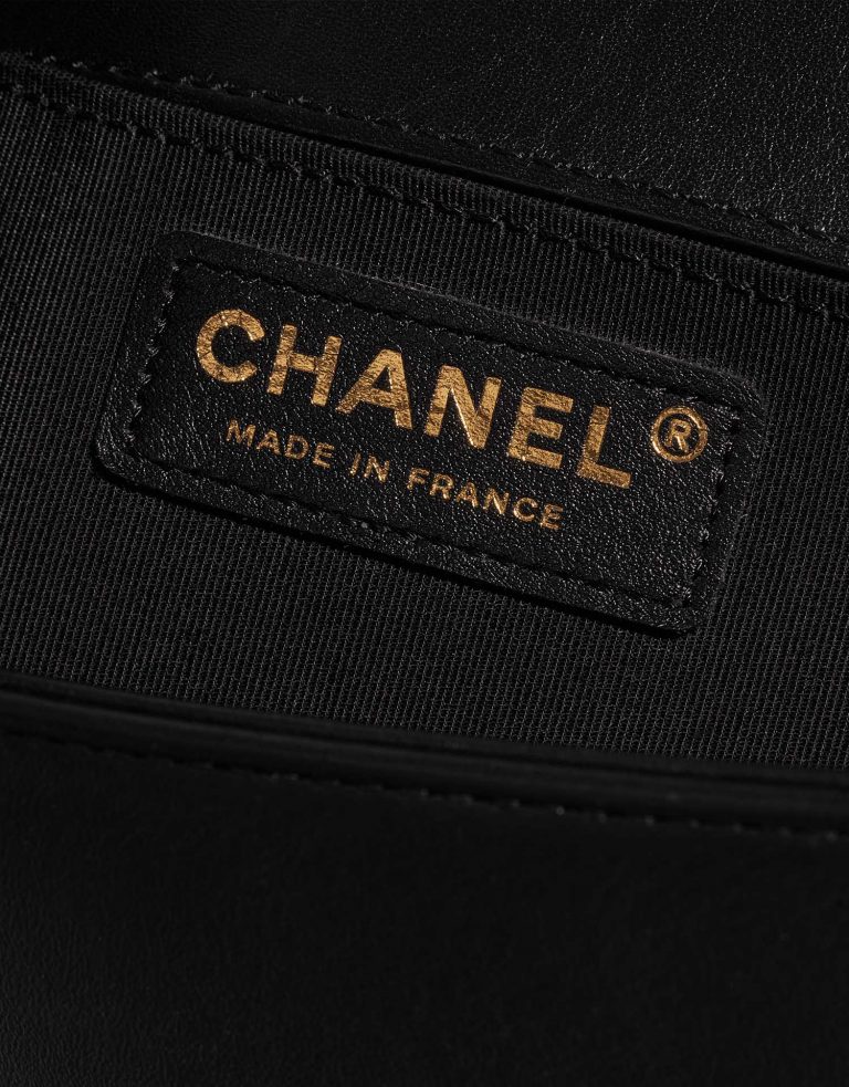 Pre-owned Chanel bag Boy New Medium Calfskin Black Black Logo | Sell your designer bag on Saclab.com