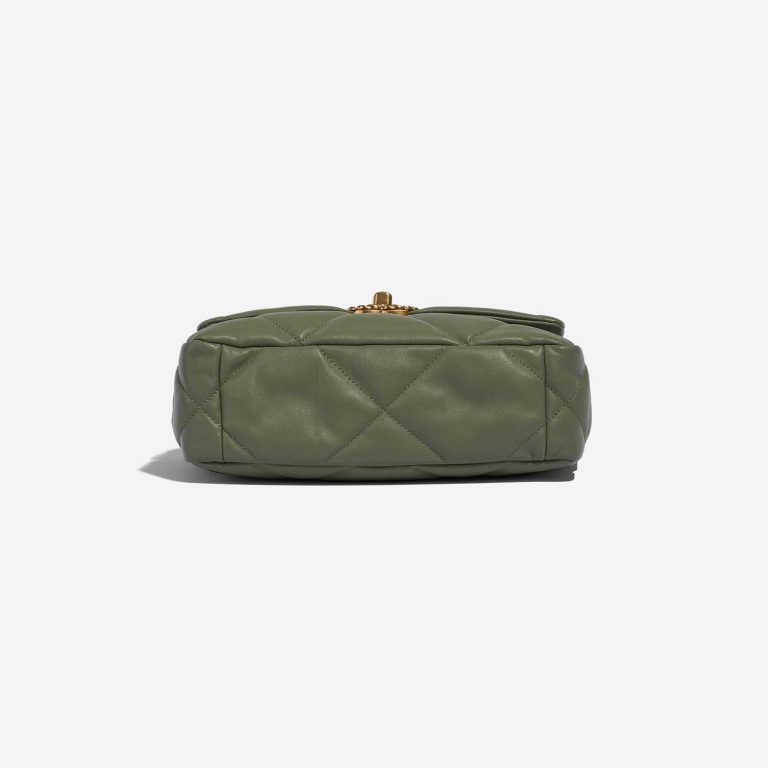 Pre-owned Chanel Tasche 19 Flap Bag Lammleder  Green Green Bottom | Verkaufen Sie Ihre Designer-Tasche auf Saclab.com