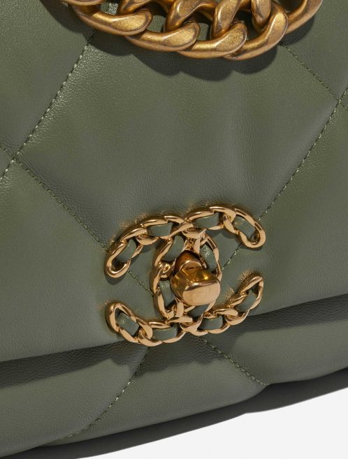 Pre-owned Chanel bag 19 Flap Bag Lamb Green Green Closing System | Sell your designer bag on Saclab.com