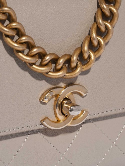 Pre-owned Chanel bag Timeless Chain Handle Lamb Grey Grey Closing System | Sell your designer bag on Saclab.com