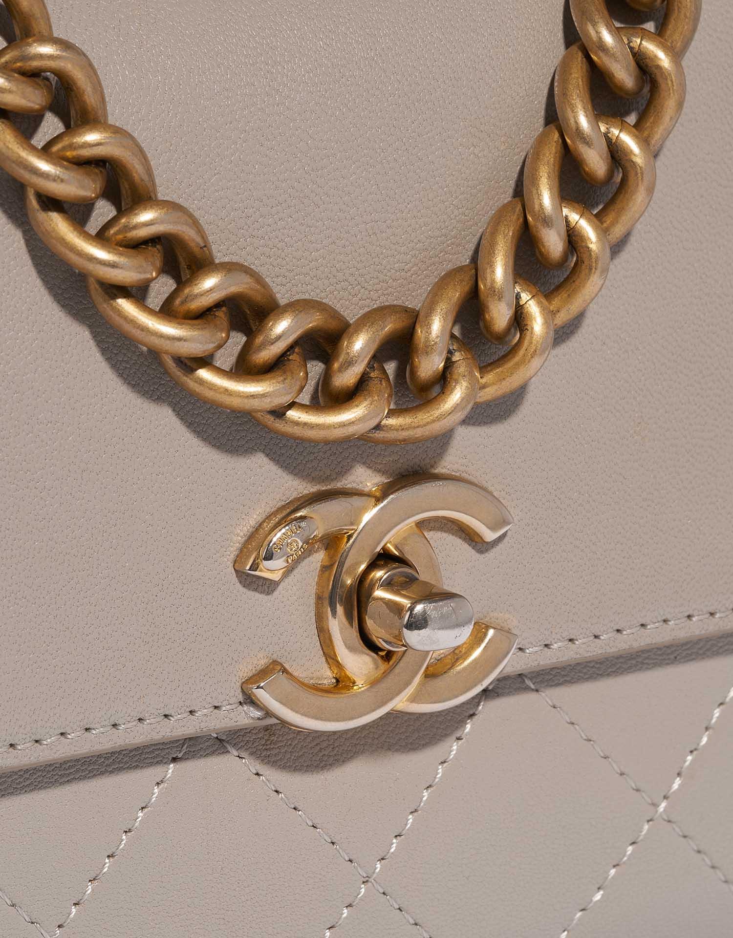 Pre-owned Chanel bag Timeless Chain Handle Lamb Grey Grey Closing System | Sell your designer bag on Saclab.com
