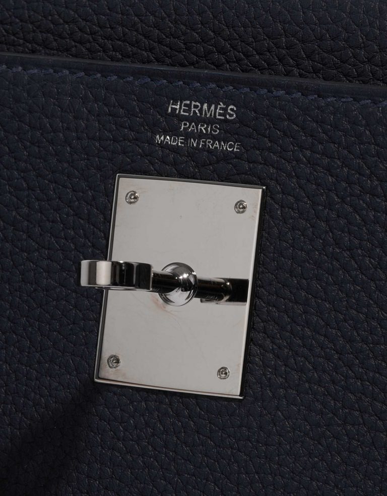 Pre-owned Hermès bag Kelly 28 Togo Bleu Nuit Blue Logo | Sell your designer bag on Saclab.com