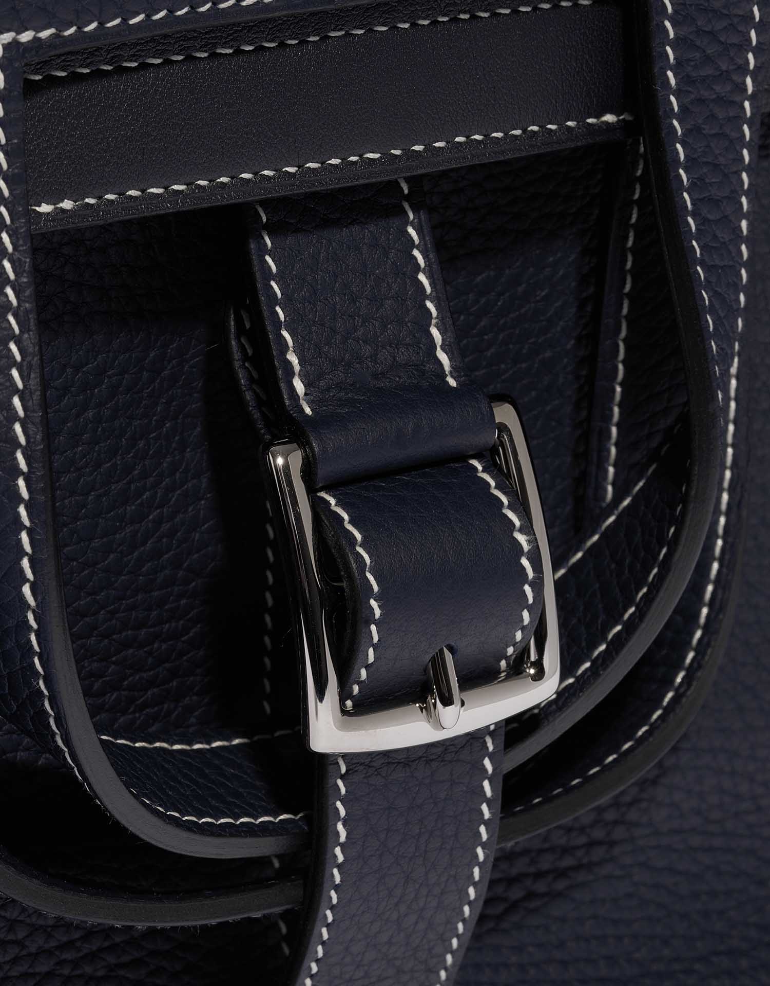 Gebrauchte Hermès Tasche Halzan 31 Clemence Bleu Nuit / Schwarz Schwarz, Blau Schließsystem | Verkaufen Sie Ihre Designer-Tasche auf Saclab.com