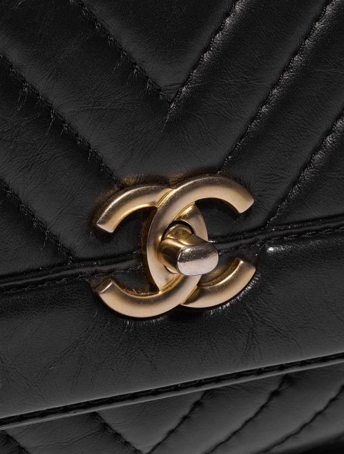 Pre-owned Chanel bag Timeless Handle Small Lamb Black Black Closing System | Sell your designer bag on Saclab.com