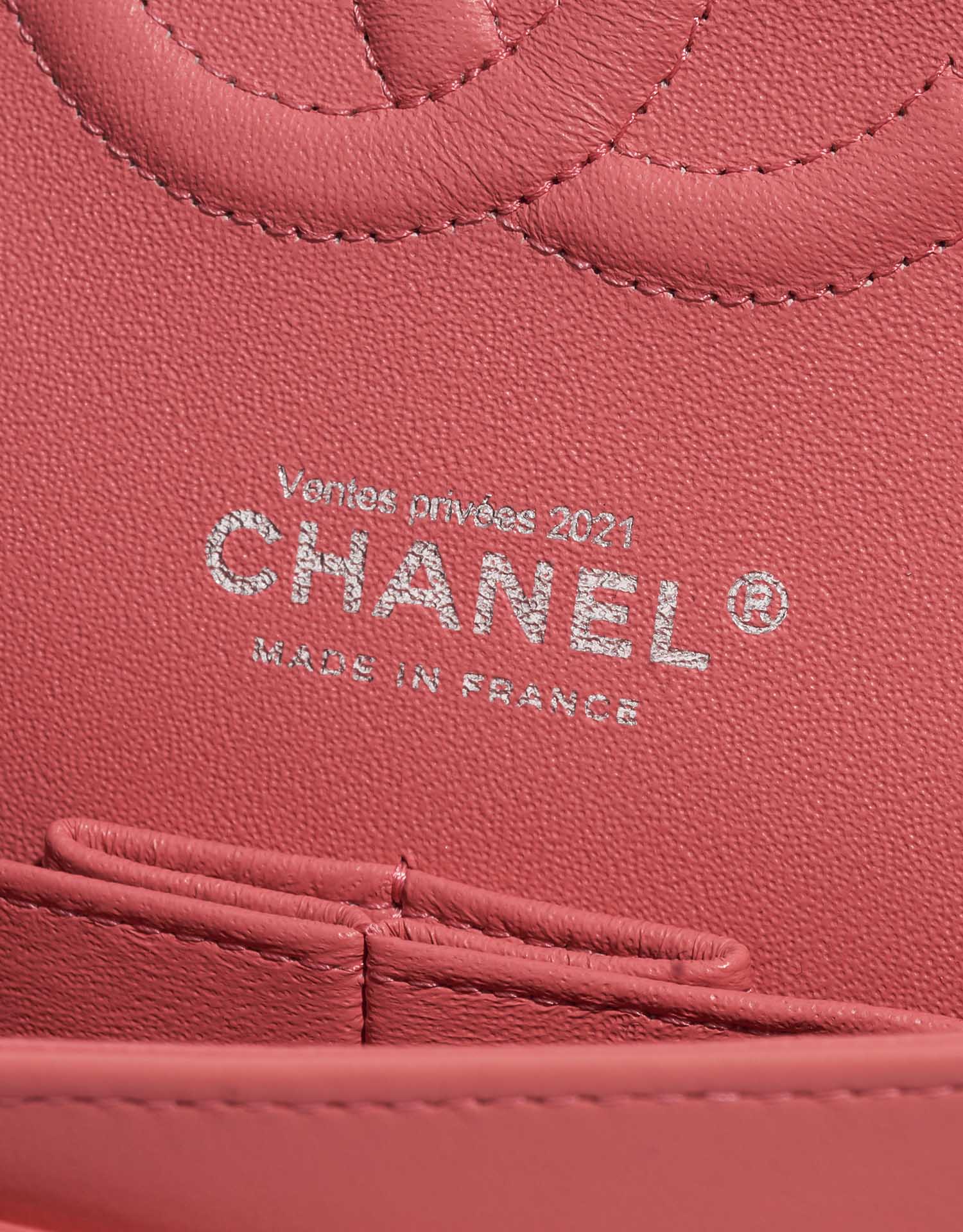 Pre-owned Chanel bag Timeless Medium Patent Pink Pink Logo | Sell your designer bag on Saclab.com