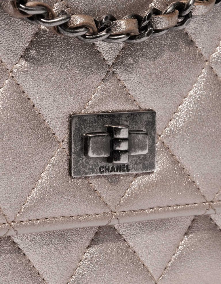 Pre-owned Chanel bag 2.55 Reissue WOC Lamb Gold Gold Front | Sell your designer bag on Saclab.com