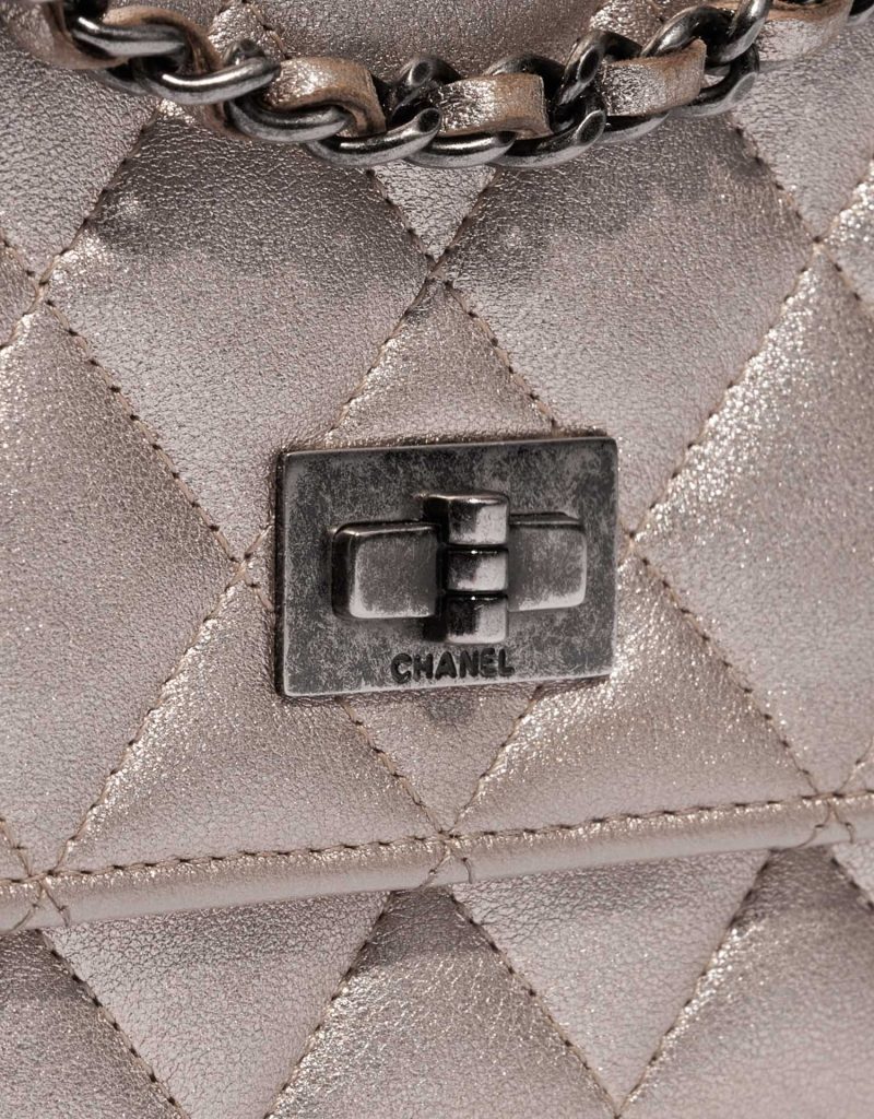 The Chanel Wallet on Chain –