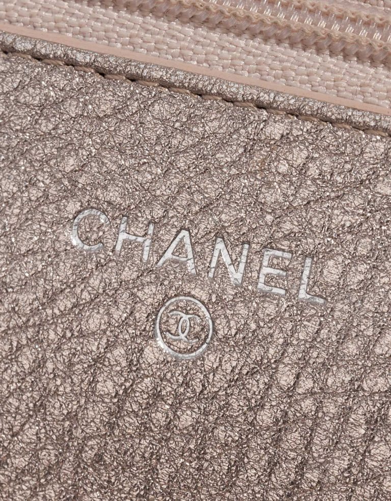 Pre-owned Chanel Tasche 2.55 Reissue WOC Lammleder Gold Gold Logo | Verkaufen Sie Ihre Designer-Tasche auf Saclab.com