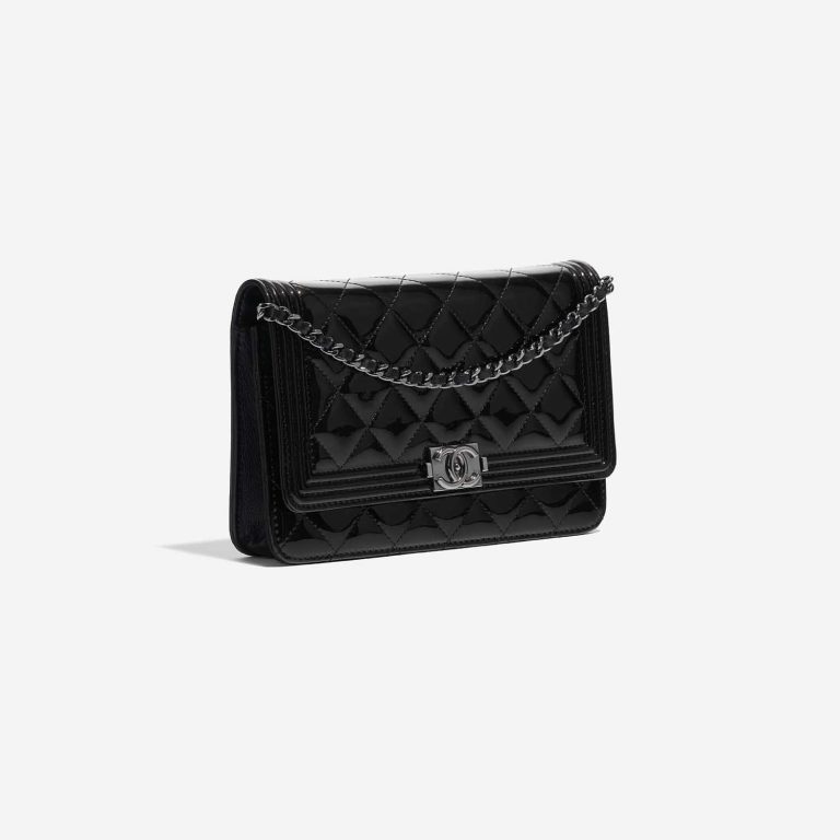 Pre-owned Chanel Tasche Boy WOC Lackleder Schwarz Schwarz Side Front | Verkaufen Sie Ihre Designer-Tasche auf Saclab.com