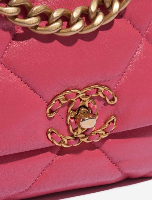 Pre-owned Chanel bag 19 Flap Bag Lamb Coral Pink Closing System | Sell your designer bag on Saclab.com